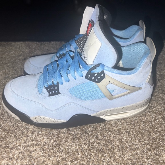 University Blue Jordan 4 Retro - Picture 2 of 5